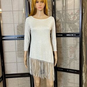 𝅺WHITE House Black Market shimmery fringe top.  EUC. Size XS
